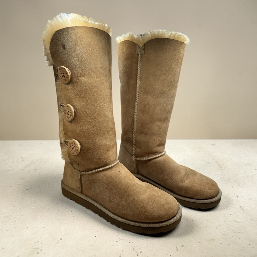 UGG Women's Bailey Button Triplet Boot Classic Chestnut Brown Size 8